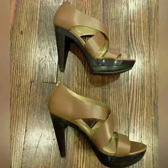 Michael Kors NWOT Elana Brown Leather Strappy Platform Heel Sz 7 - Picture 1 of 8